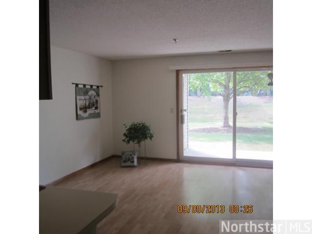 1215 Ferndale St N #A4, Maplewood, MN 55119