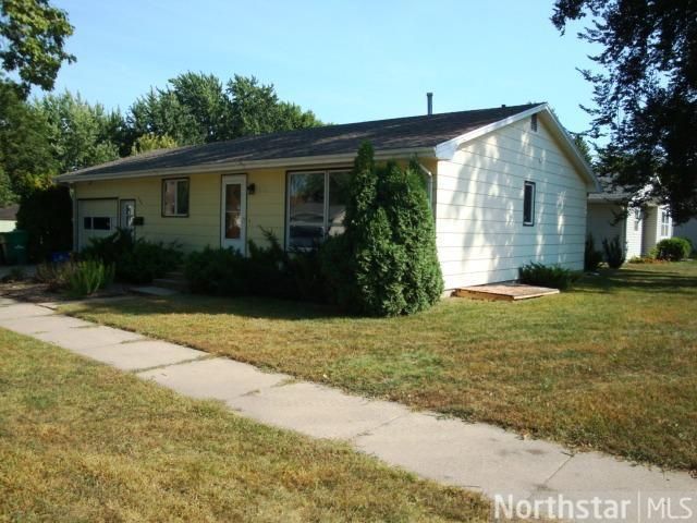 206 5th Ave SE, Hutchinson, MN 55350