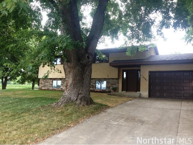 13121 Oaklawn Dr, Shakopee, MN 55379