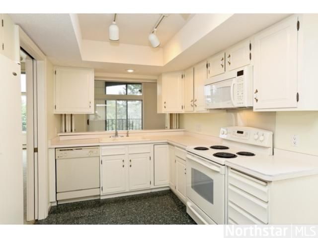 5601 Dewey Hill Rd #305, Edina, MN 55439