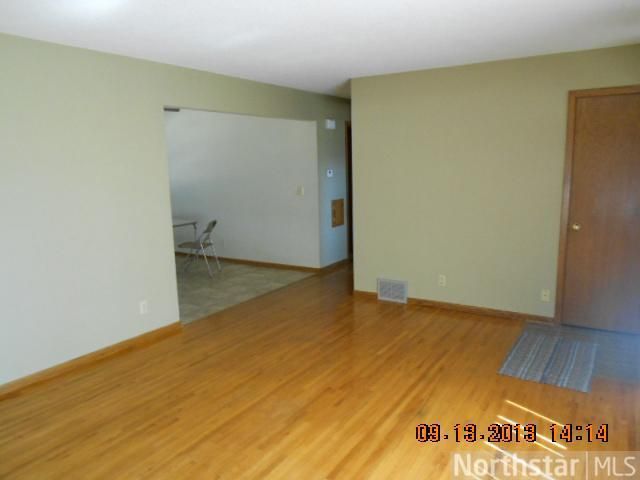 2816 W 102nd St, Bloomington, MN 55431