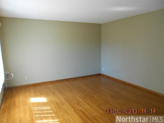 2816 W 102nd St, Bloomington, MN 55431