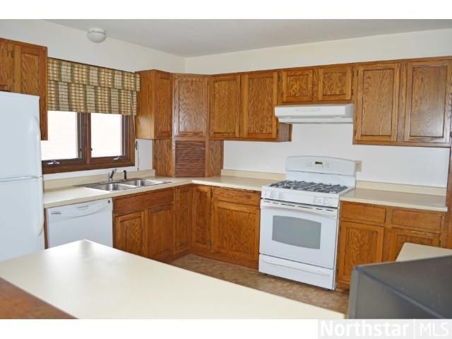 8696 Westwind Cir, Eden Prairie, MN 55344