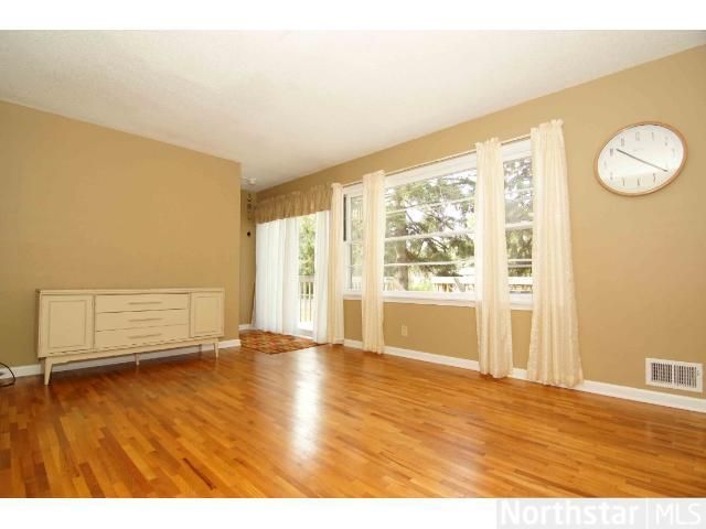 611 Emil Ave, Shoreview, MN 55126