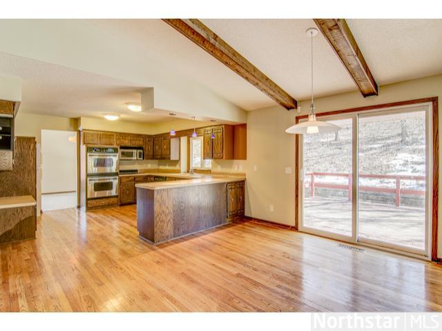 35 Deer Hills Dr, North Oaks, MN 55127