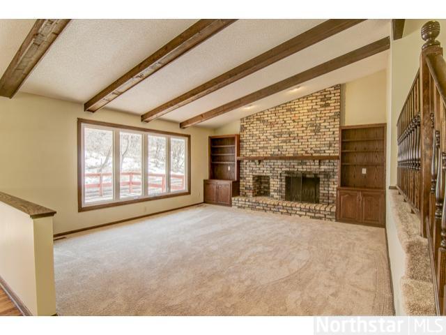 35 Deer Hills Dr, North Oaks, MN 55127
