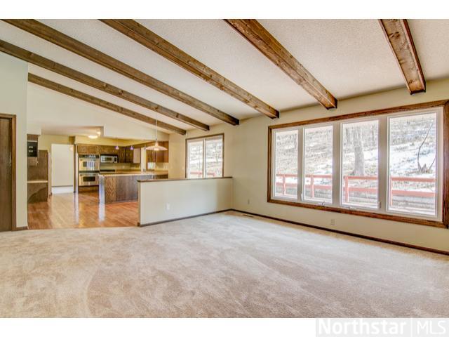 35 Deer Hills Dr, North Oaks, MN 55127