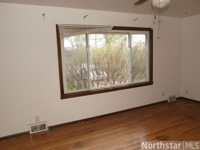 687 Roselawn Ave E, Maplewood, MN 55117