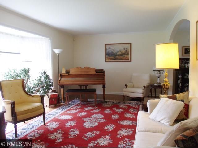 811 Glenmoor Ln, Glencoe, MN 55336