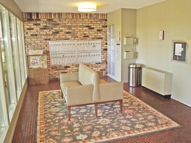205 Barry Ave S #112, Wayzata, MN 55391