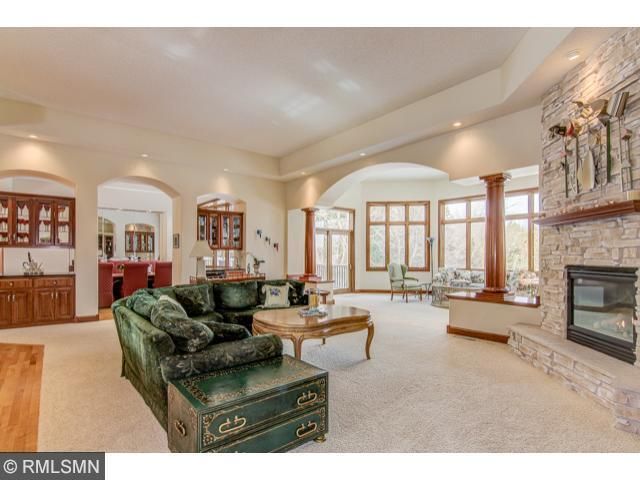 899 Tanglewood Dr, Shoreview, MN 55126