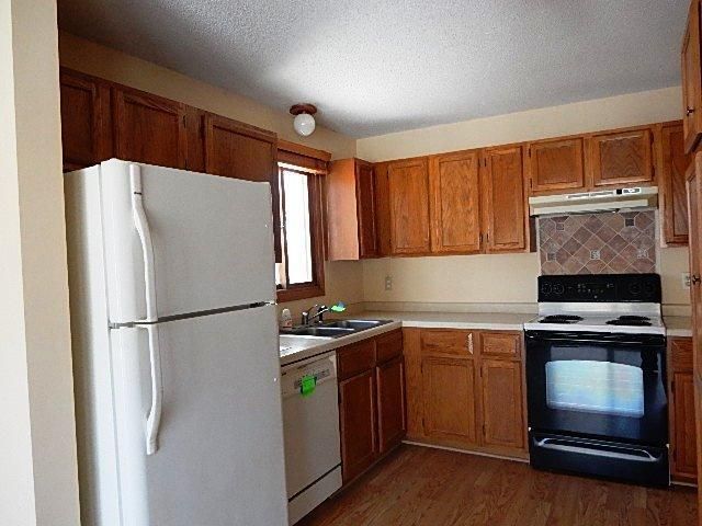 14427 Fairway Dr, Eden Prairie, MN 55344