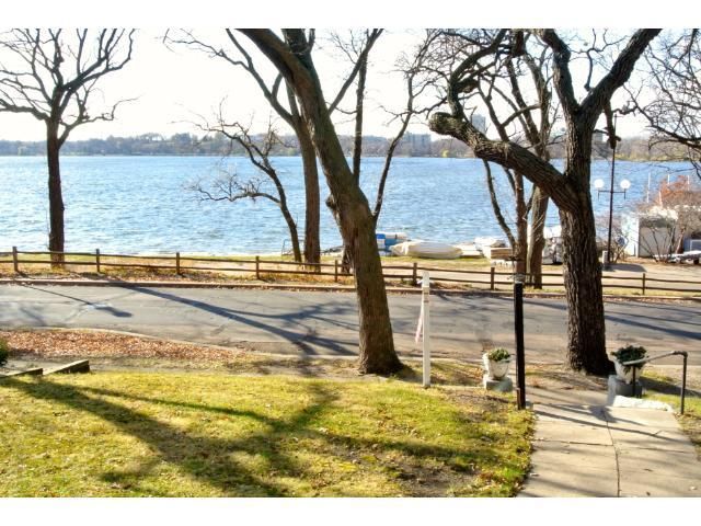 3025 E Calhoun Pw, Minneapolis, MN 55408