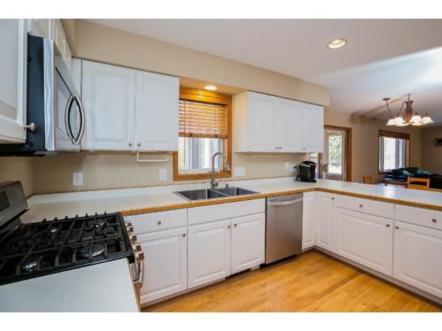 9120 Briarglen Rd, Eden Prairie, MN 55347