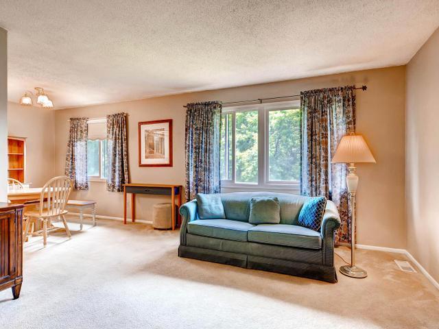 18345 Creeks Bend Dr, Minnetonka, MN 55345