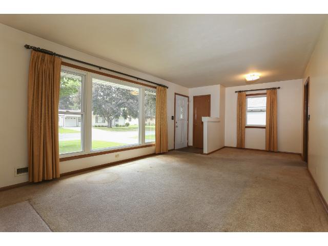 432 3rd Ave NE, Osseo, MN 55369