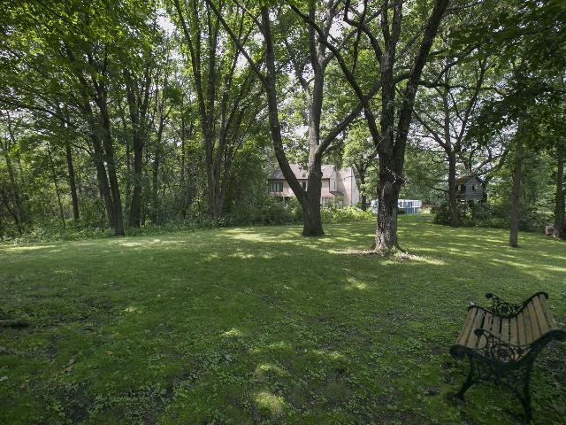 15700 Highwood Dr, Minnetonka, MN 55345