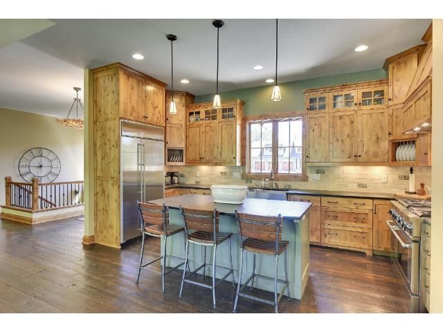 20670 Parkview Ln, Excelsior, MN 55331