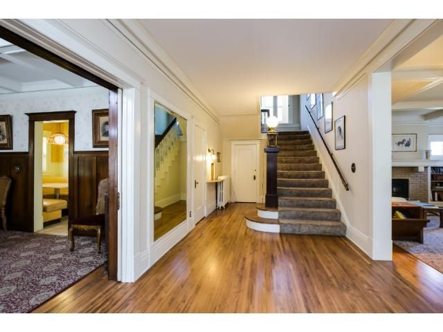 1931 Irving Ave S, Minneapolis, MN 55403