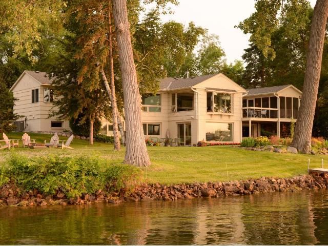 10 Maclynn Rd, Greenwood, MN 55331