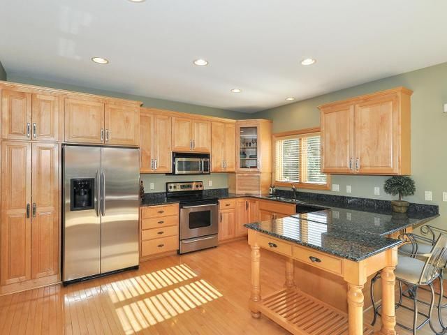 1050 Maria Ct, Mound, MN 55364