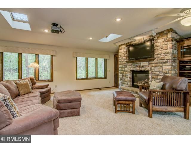 7 E Oriole Ln, North Oaks, MN 55127
