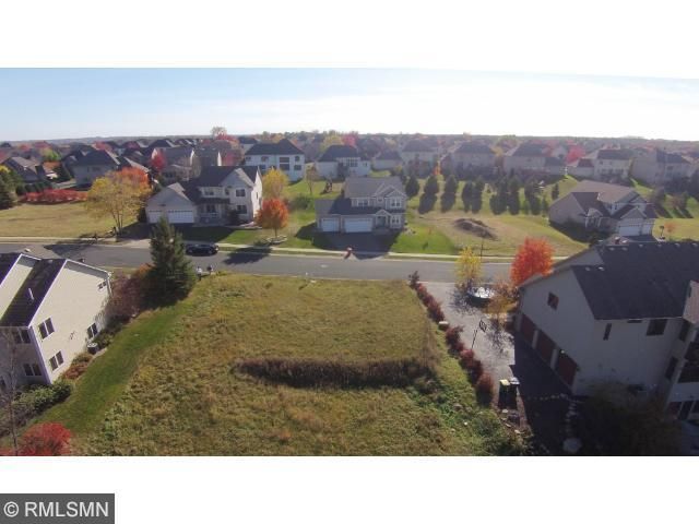 910 Ridgecrest Dr, Carver, MN 55315