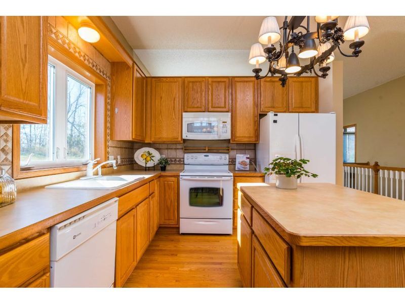 5018 W Oak Point Dr, Prior Lake, MN 55372