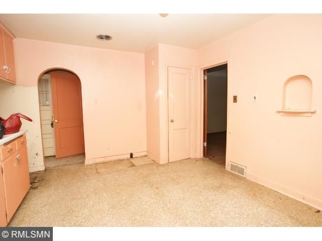 696 Concord St, Saint Paul, MN 55107