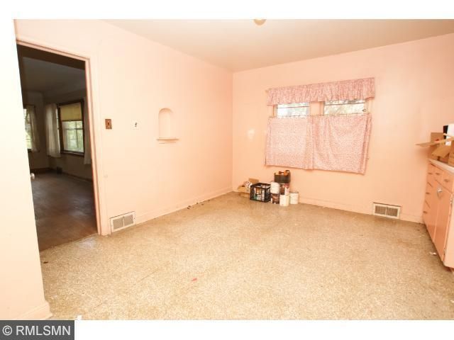 696 Concord St, Saint Paul, MN 55107