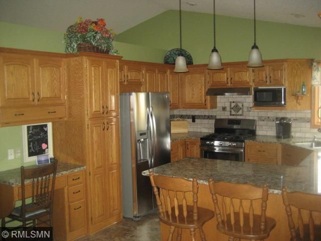 9191 250th St W, Belle Plaine, MN 56011
