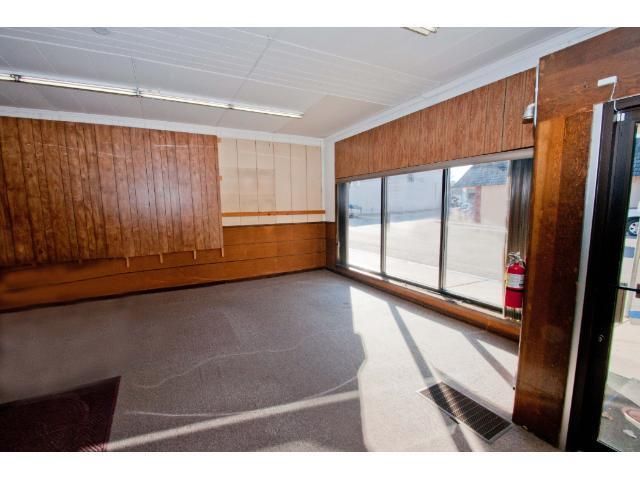 103 3rd St S, Waterville, MN 56096