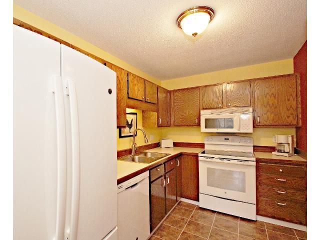 7601 W 101st St #104, Bloomington, MN 55438