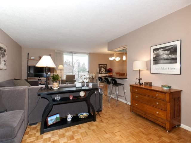 400 Groveland Ave #111, Minneapolis, MN 55403