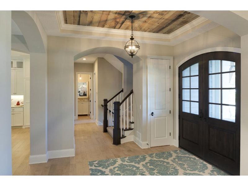2 Tree Farm Ln, North Oaks, MN 55127