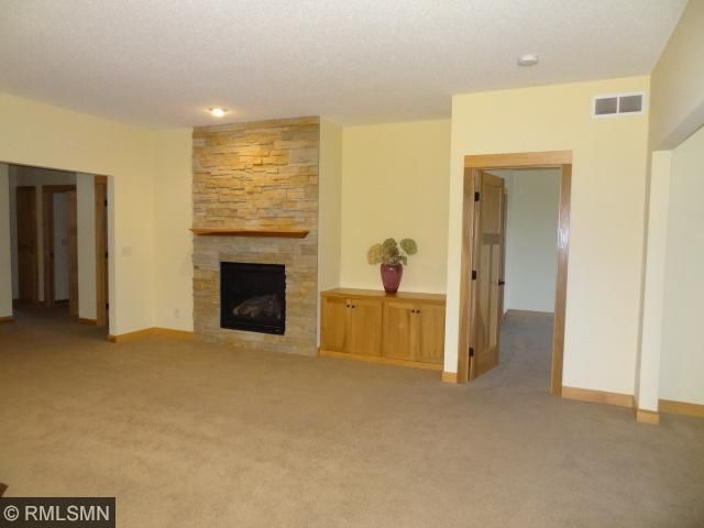 10043 Lee Dr, Eden Prairie, MN 55347
