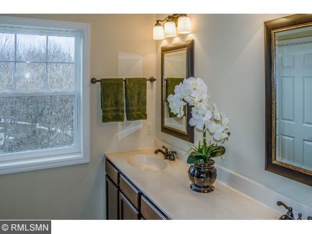 2580 Vierling Dr E, Shakopee, MN 55379