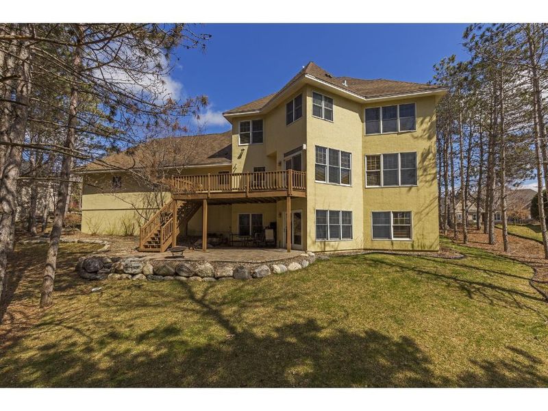 8971 Springwood Dr, Woodbury, MN 55125