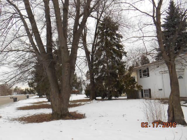 9116 Lexington Ave N, Blaine, MN 55014