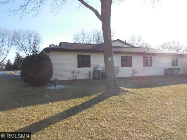 8520 S Maplebrook Cir, Brooklyn Park, MN 55445