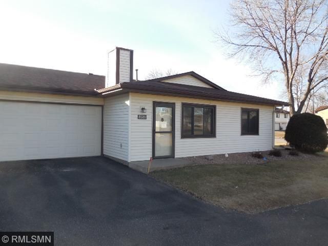 8520 S Maplebrook Cir, Brooklyn Park, MN 55445