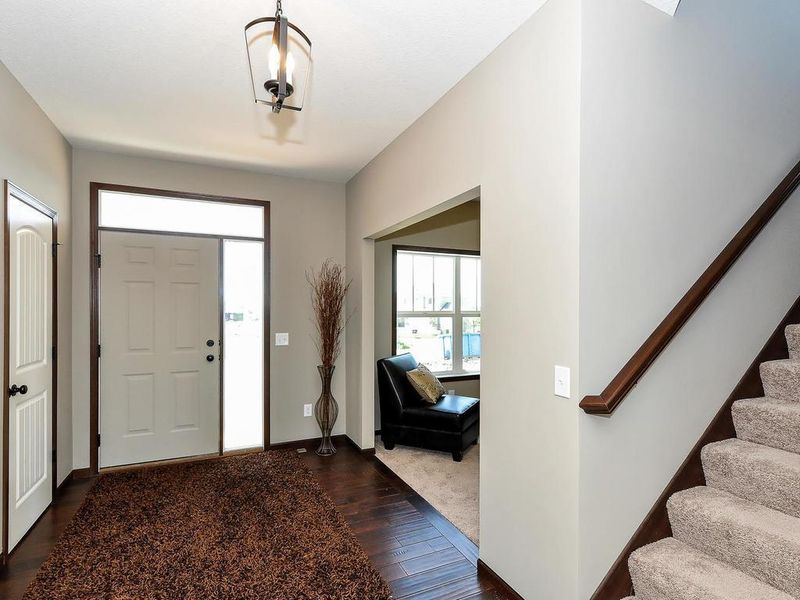 24745 Superior Cir, Rogers, MN 55374