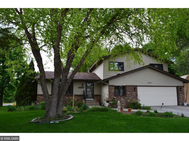 1512 Lindberg Ct, Northfield, MN 55057