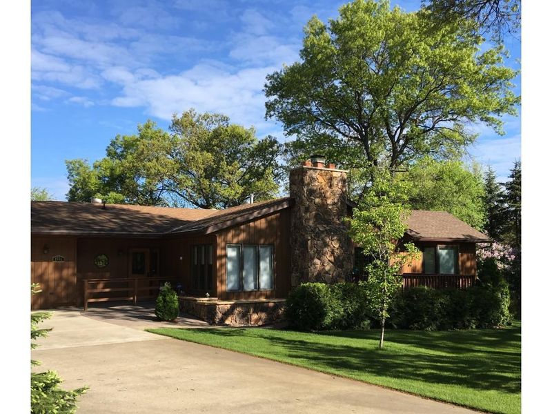 2555 E Rum River Dr S, Cambridge, MN 55008