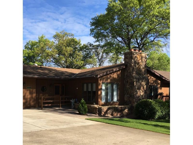 2555 E Rum River Dr S, Cambridge, MN 55008