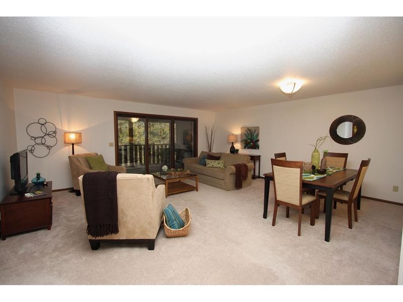 930 Cambridge Ct, Altoona, WI 54720