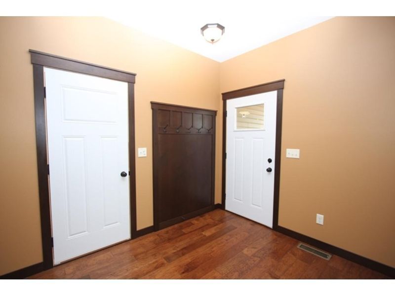 4048 John Hart Pl, Eau Claire, WI 54703