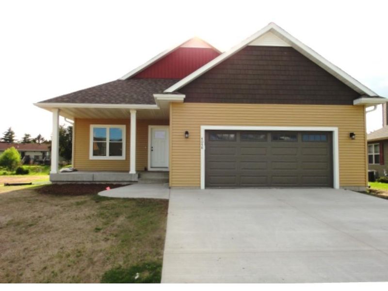 4048 John Hart Pl, Eau Claire, WI 54703