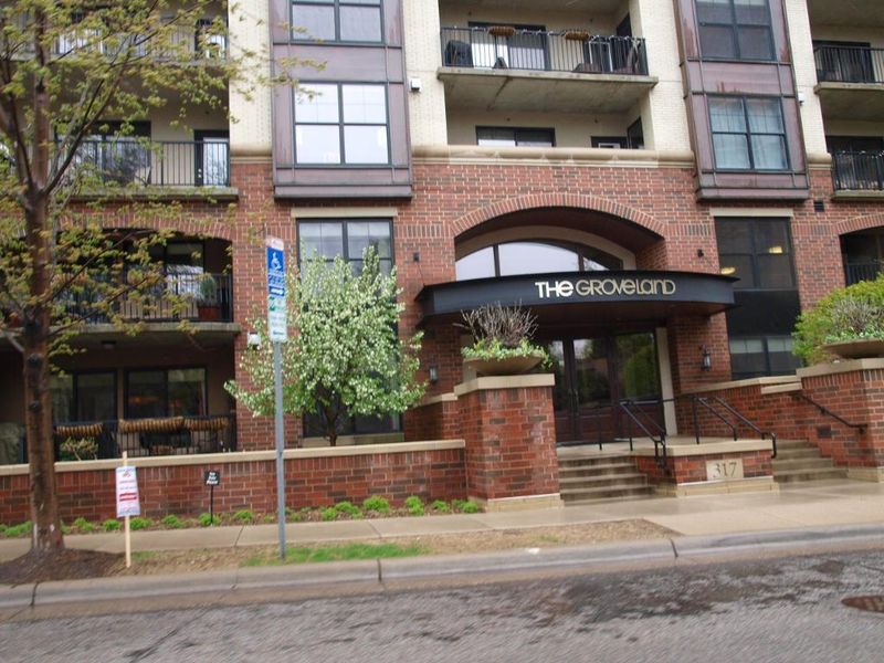 317 Groveland Ave #303, Minneapolis, MN 55403