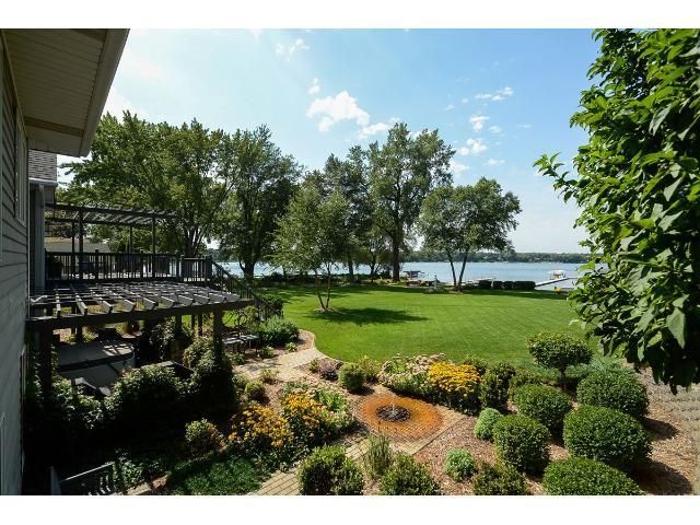 5083 Alameda St, Shoreview, MN 55126